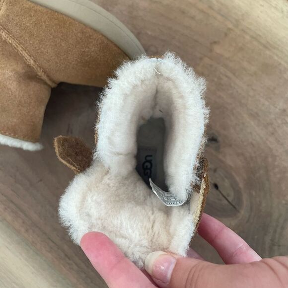 UGG Boots Kids Keelan Boot Chestnut size 2/3 - Picture 4 of 9